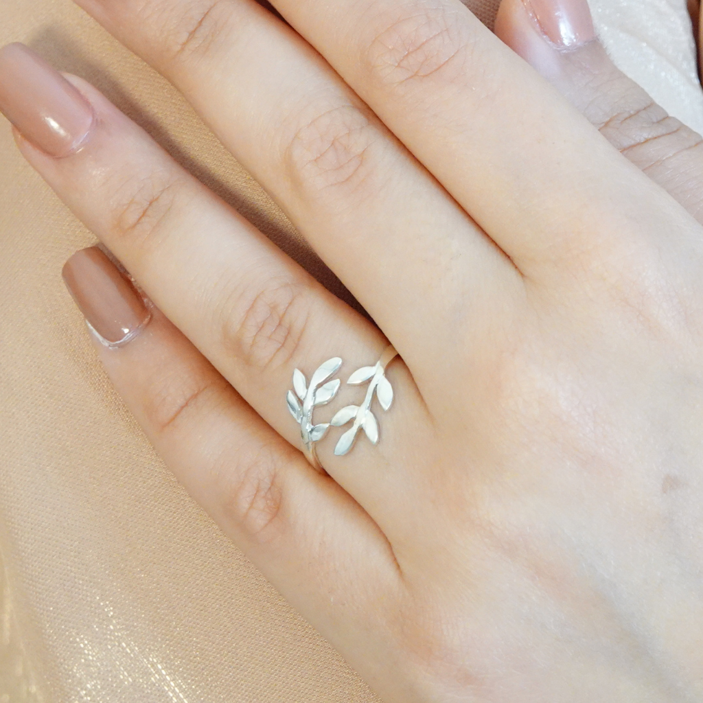 Silver leaf ring