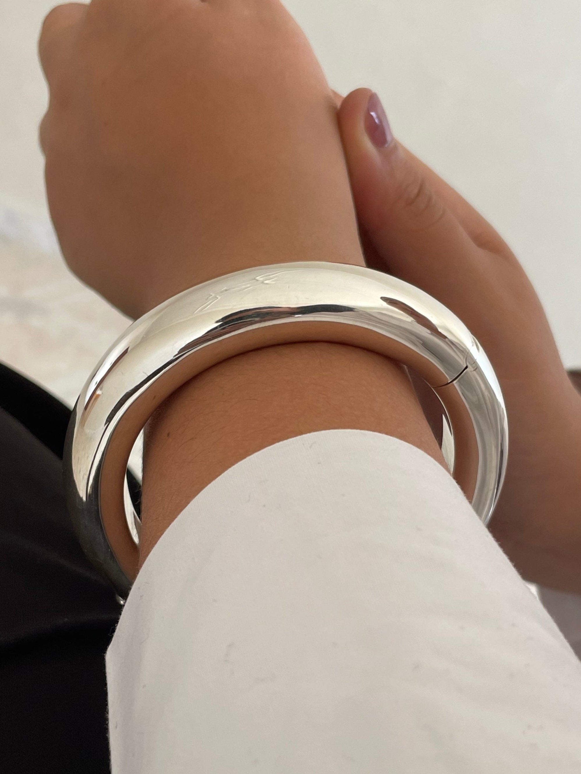 Sterling Silver Round Hinged Doughnut Bangle Bracelet