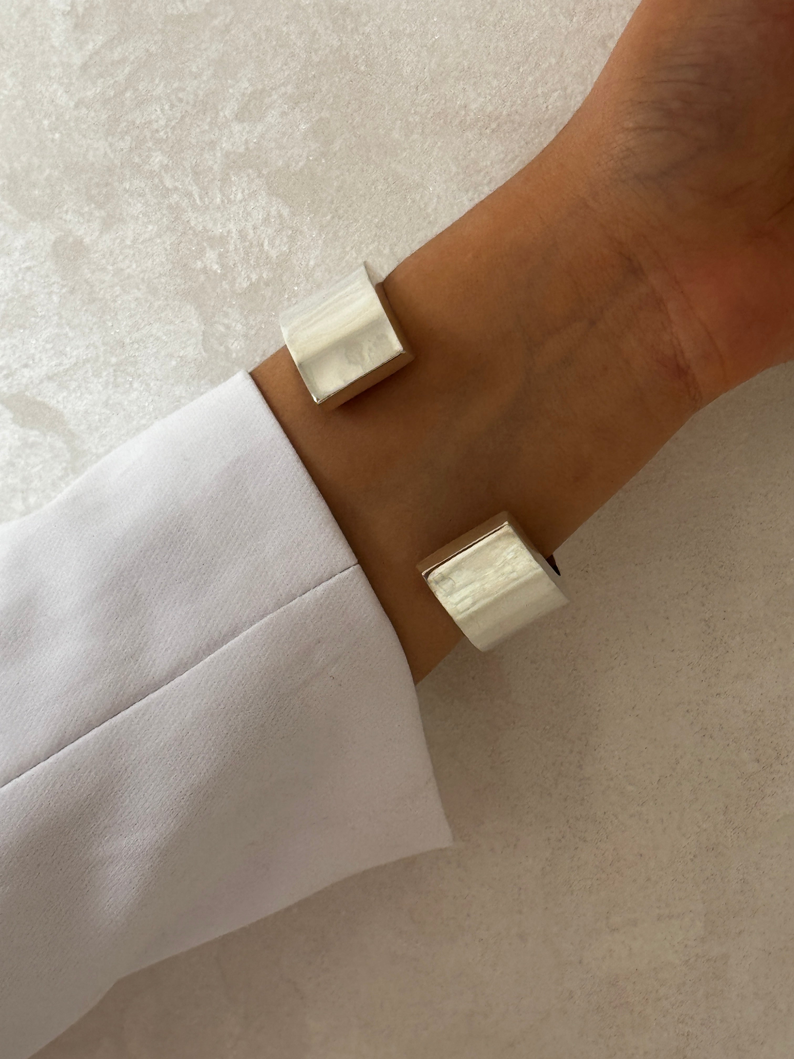 Luxury 925 Sterling Silver Cuff Bracelet for Men & Women – Unisex Elegant Jewelry