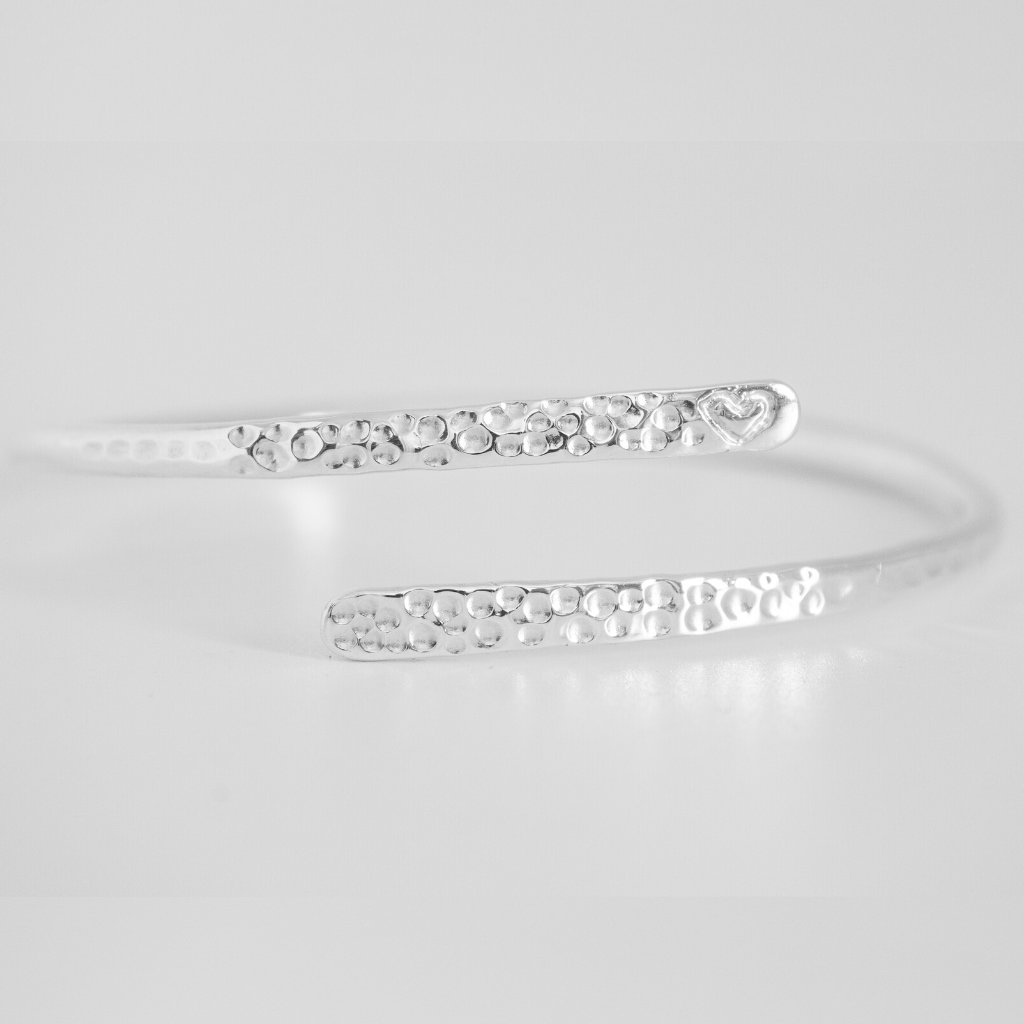 Open crossover hammered bangle