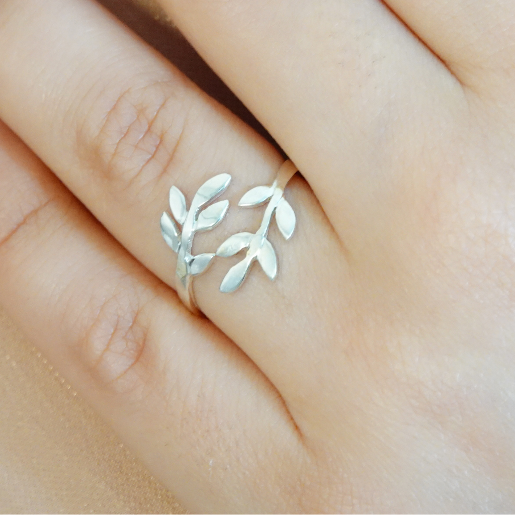 Silver leaf ring